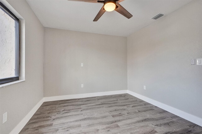 Building Photo - 2614 W 65th St