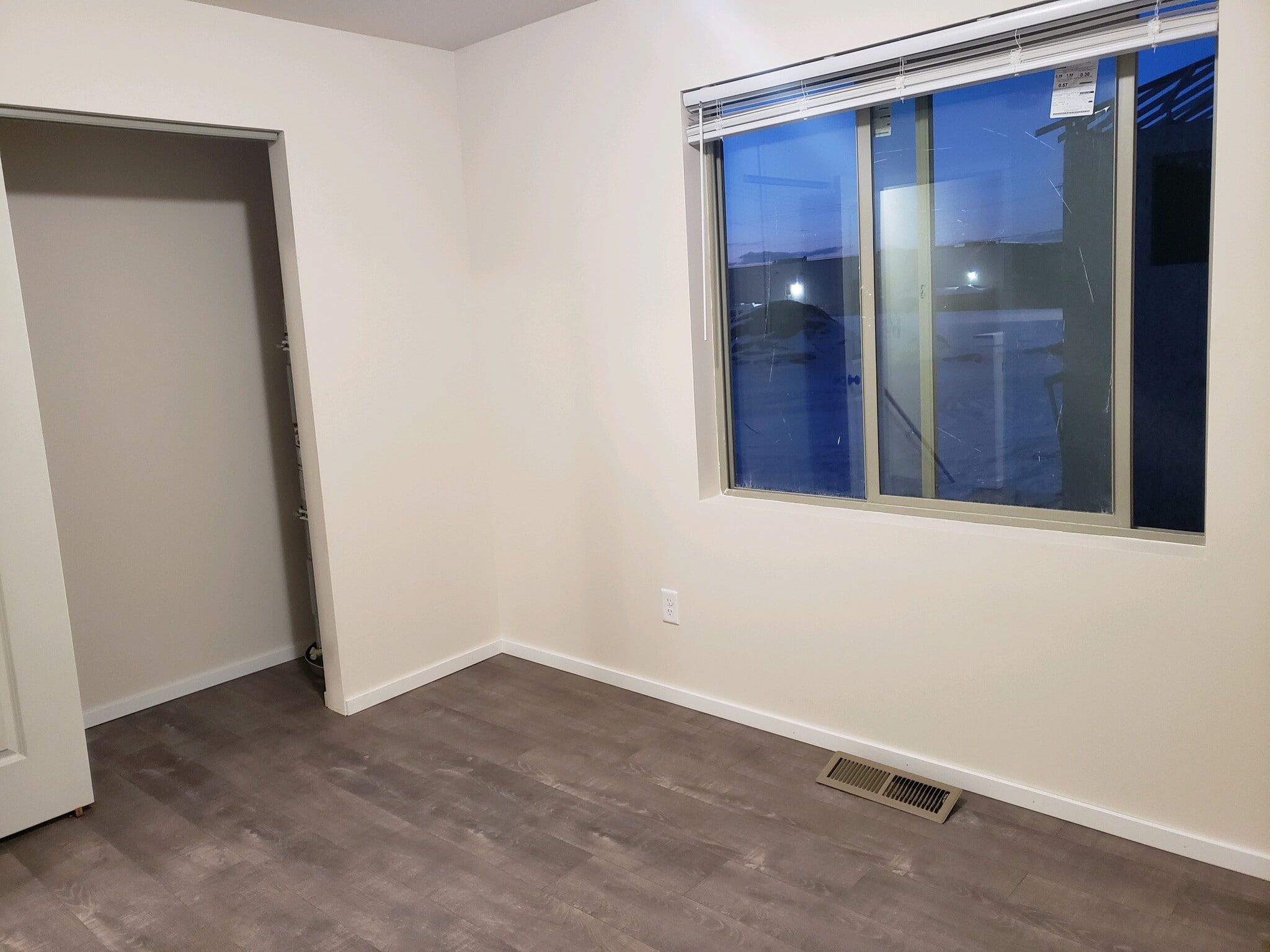 bedroom 2 - 304 S Skipworth Rd