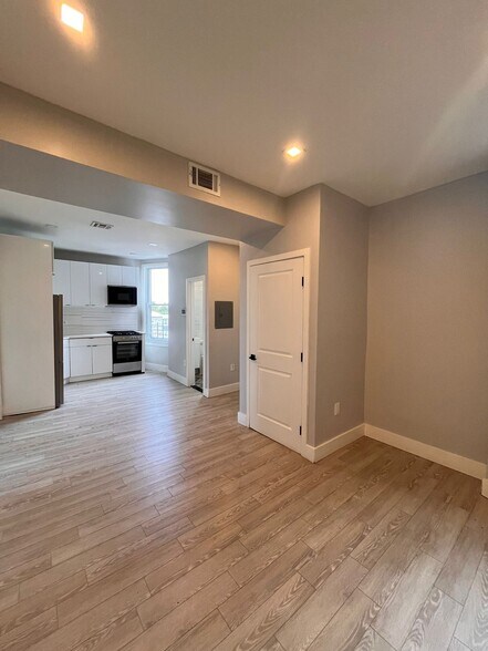 Building Photo - 88 Wallis Ave