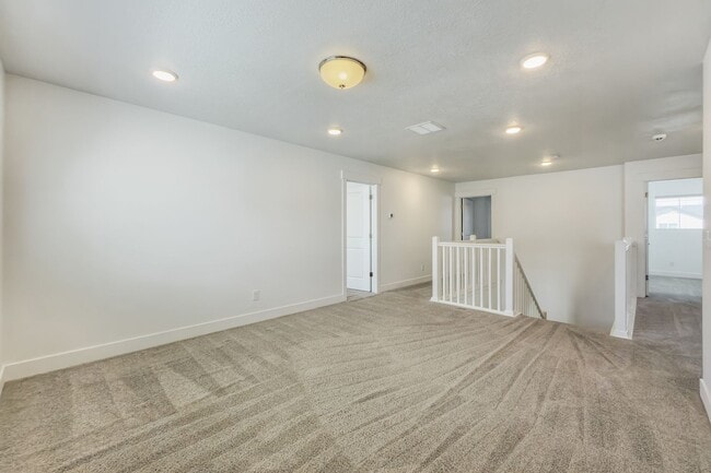 Building Photo - Spacious 4 Bed, 3.5 Bath Pet-Friendly Home with Central Air & 2-Car Garage! - Available NOW!