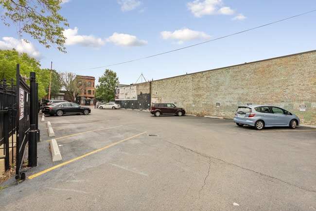 Building Photo - 2342 N Spaulding Ave