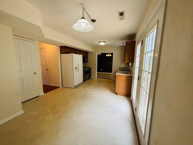 Building Photo - 255 Windsor Dr NW