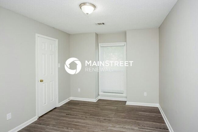Building Photo - 5 Bedroom Pet-Friendly Home in Memphis, TN with Main Street Renewal