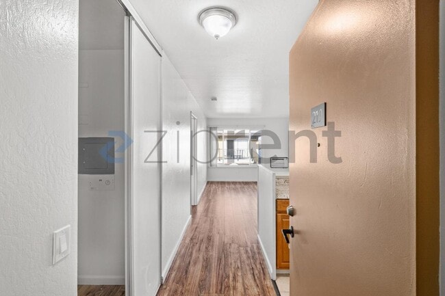 Building Photo - 100 Village Dr