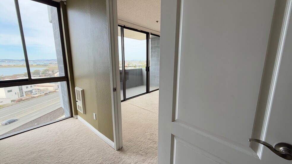 Building Photo - 555 Pierce St