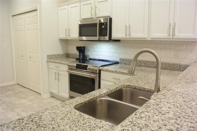 Building Photo - 1213 Grantham Dr