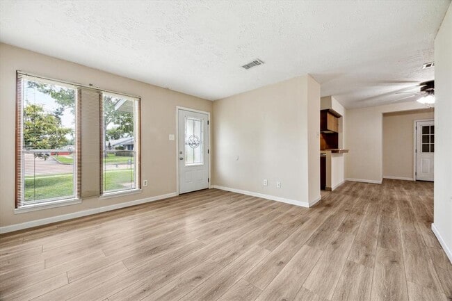 Building Photo - 4225 Fairwood St