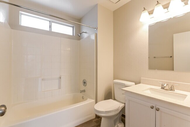 Building Photo - 5901 Commodore Cove Dr