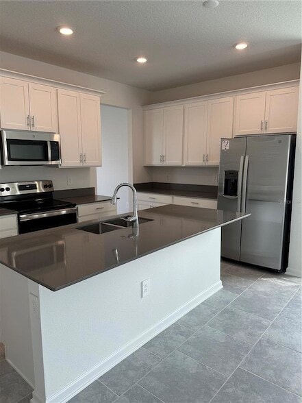 Building Photo - 2525 Relaxing Ln