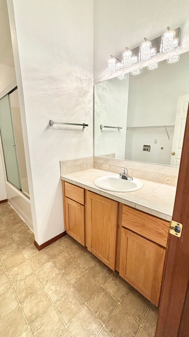 Building Photo - N0611