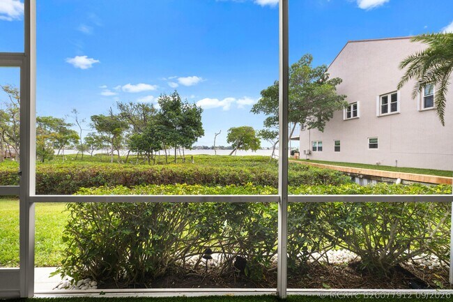 Building Photo - 88 N Lakeshore Dr