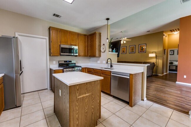 Building Photo - 6614 Bramber Ln