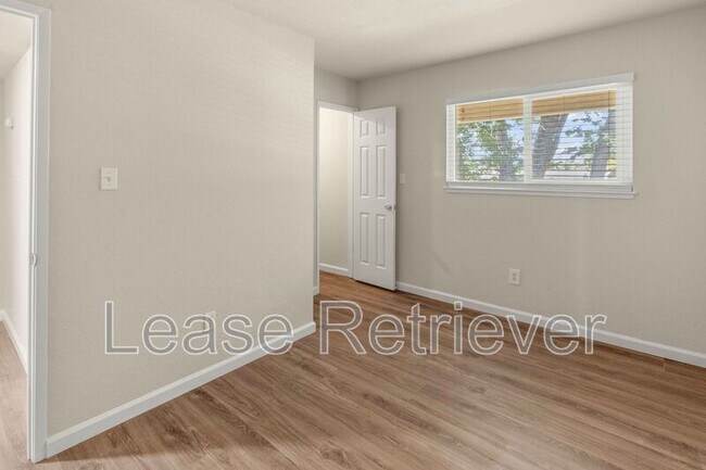 Building Photo - 850 Sequoia Blvd