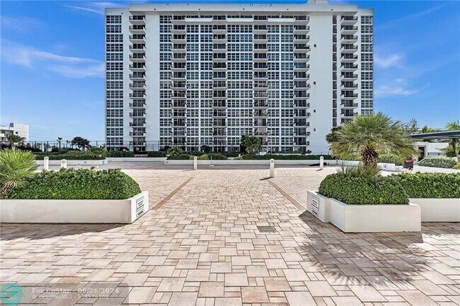 Building Photo - 525 N Ocean Blvd