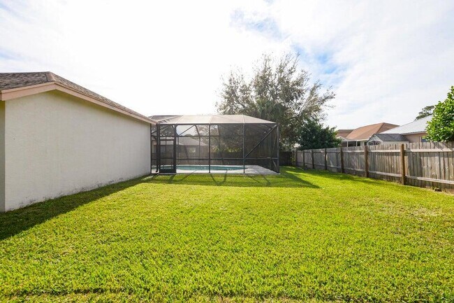 Building Photo - 2270 SW Tampico St