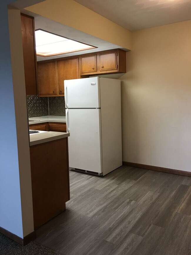 Building Photo - 805 Mitchell Ave