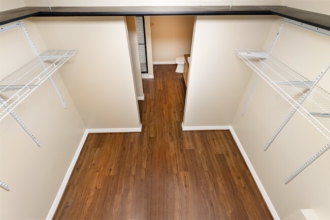 Building Photo - 2098 Harland Dr