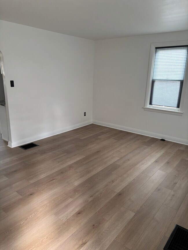 Building Photo - 210 Division St