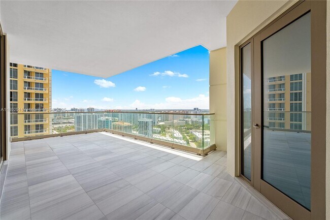 Building Photo - 17901 Collins Ave
