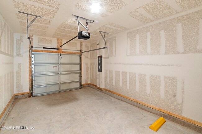 Building Photo - 38 Oarsman Xing Dr