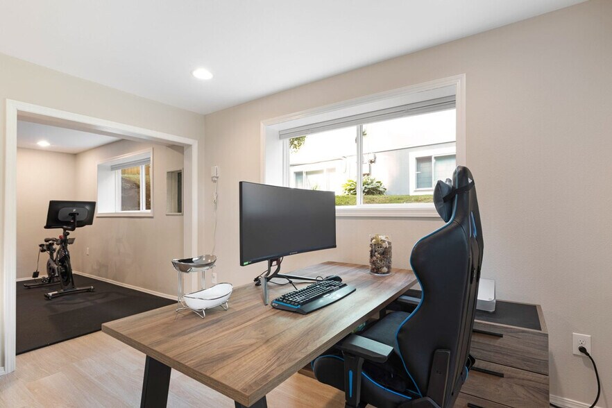 Building Photo - 13829 NE 74th St