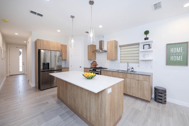 Building Photo - 406 Deer Path Lp