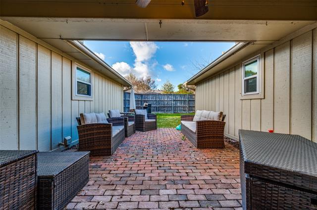 Building Photo - 6423 Windsong Dr