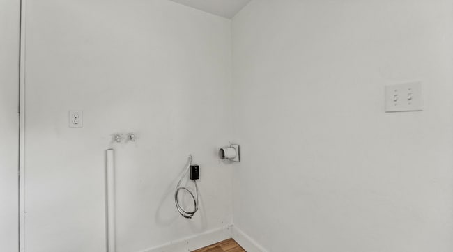 Building Photo - COMING SOON! 3 Bed/ 2 bath House!