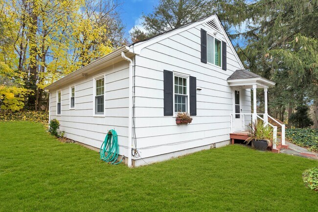 Building Photo - 15A Cherry Ln