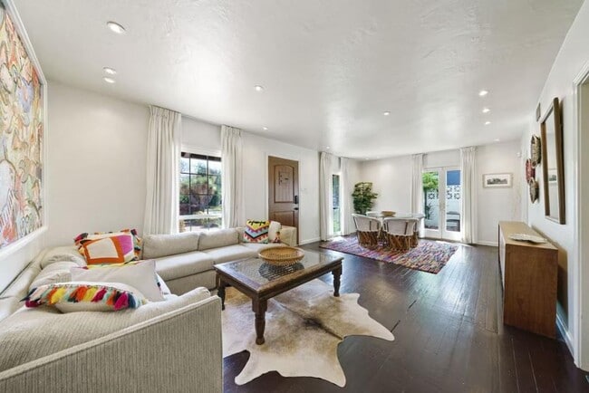 Building Photo - 409 W Water St