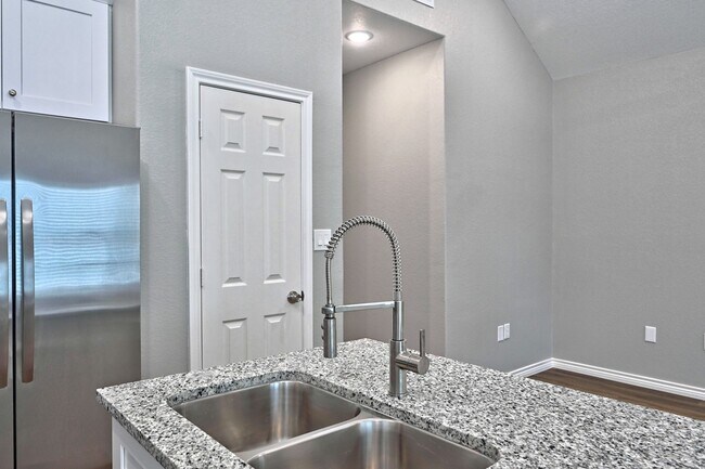 Building Photo - 11911 Nelwood St