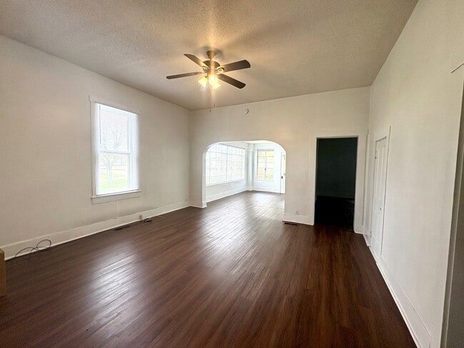 Building Photo - 595 N Washington St