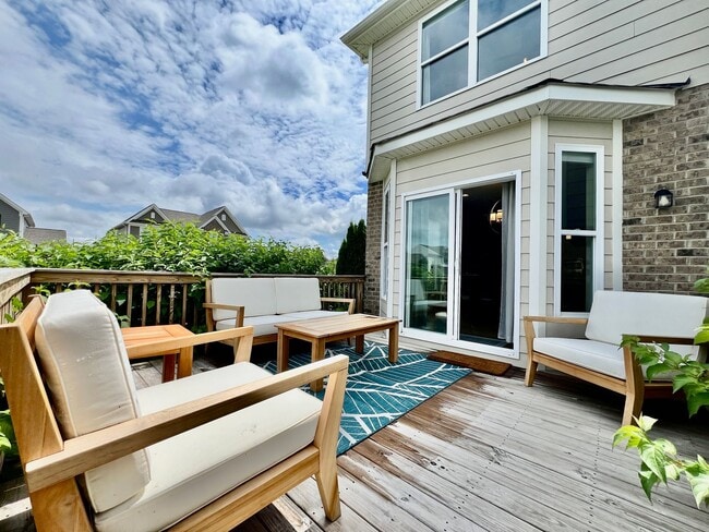 Building Photo - Large Executive home in Beavercreek Well d...