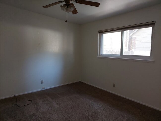 Building Photo - 746 Anita Dr