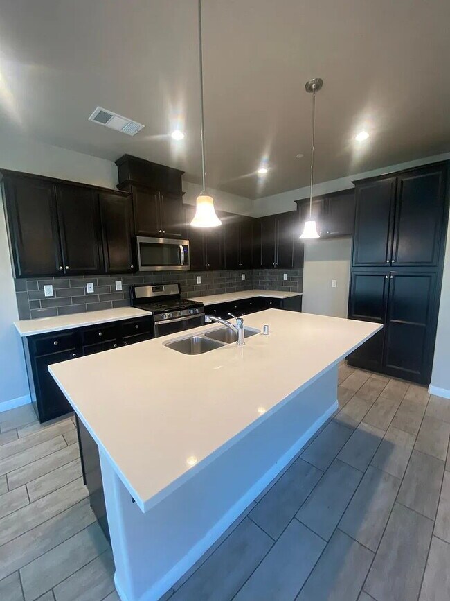 Building Photo - "Experience Spacious Living: 3-Bed Oasis with 4 Full & 5 Half Baths in Idyllwild!"