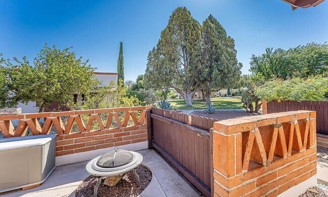 Building Photo - Green Valley Villas East Townhomes 55+ Com...