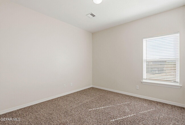 Building Photo - 904 Keenland Ave