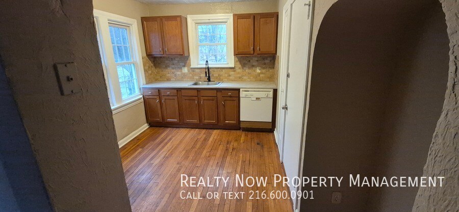 Building Photo - 3634 Glencairn Rd