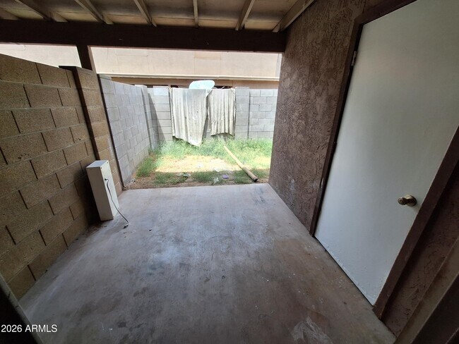 Building Photo - 1449 E Knoll Cir