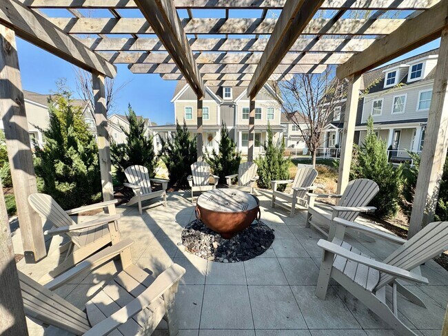 Building Photo - 3 Bedroom, 2.5 Bathroom Home w/ 2 Car Garage in Downtown Franklin