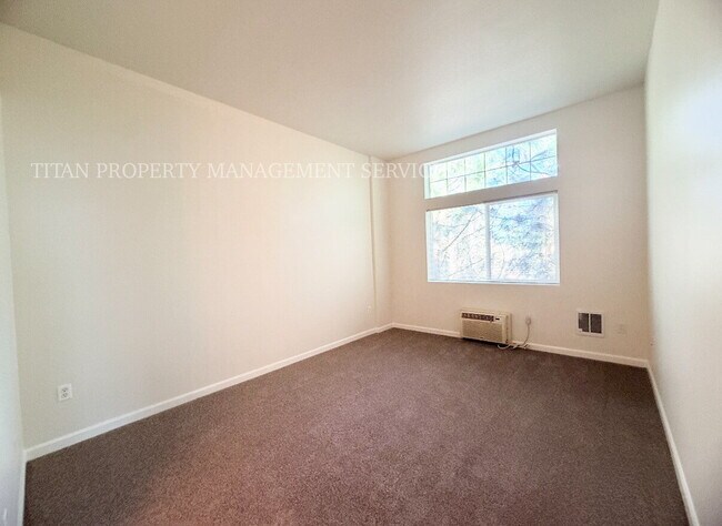 Building Photo - Charming 2-Bed, 2-Bath Townhouse in Tigard - Perfect Blend of Comfort and Convenience!