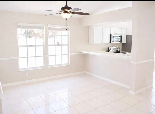 Building Photo - 11316 Maybrook Ave