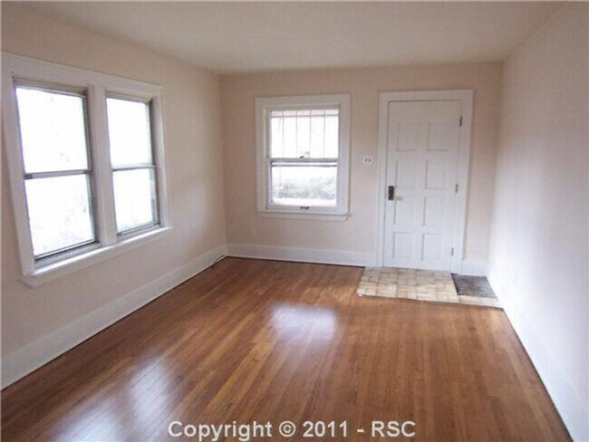 Building Photo - Cute 2 bedroom home in Patty Jewett Golf c...