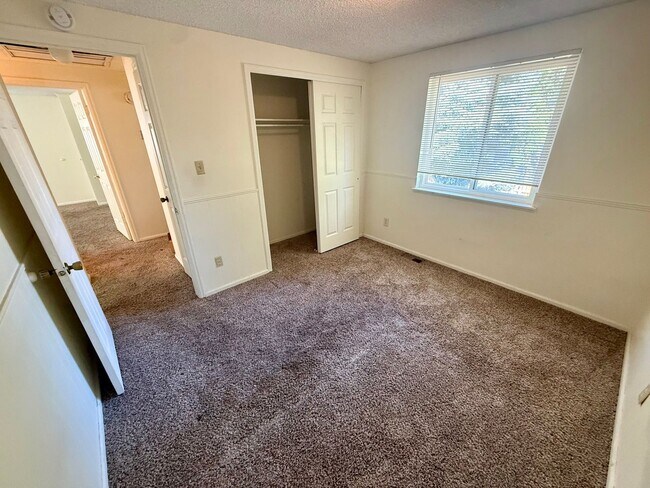 Building Photo - Spacious 4 Bed, 2.5 Bath Home in Fort Collins