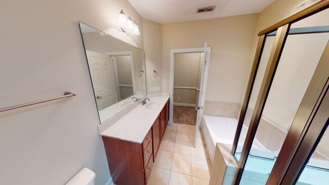Building Photo - Extra Large Condo in Anderson Creek Club C...