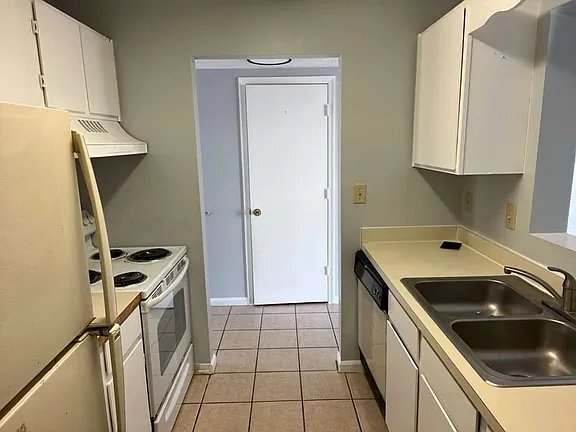 Building Photo - 1231 Shalom Dr