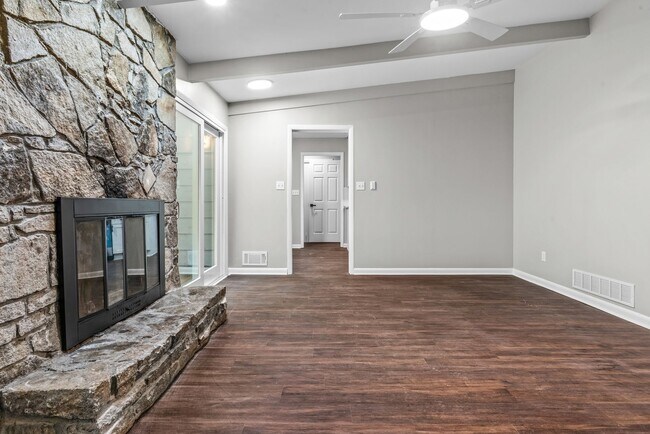 Building Photo - Charming Weatherly Woods Home with In-Law ...