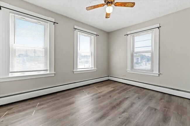 Building Photo - 28 S Beech St