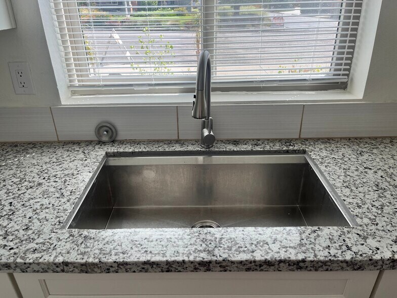 Building Photo - 5209 Olive Dr