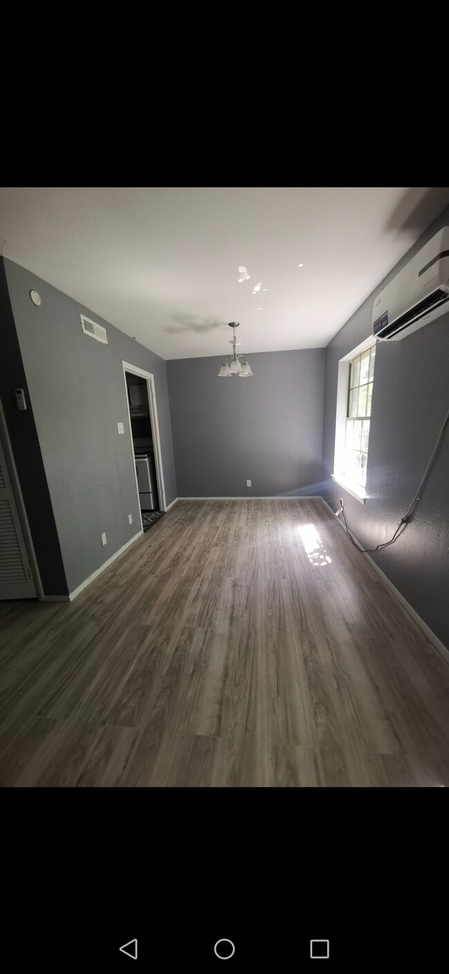 inside house - 539 Moore St S